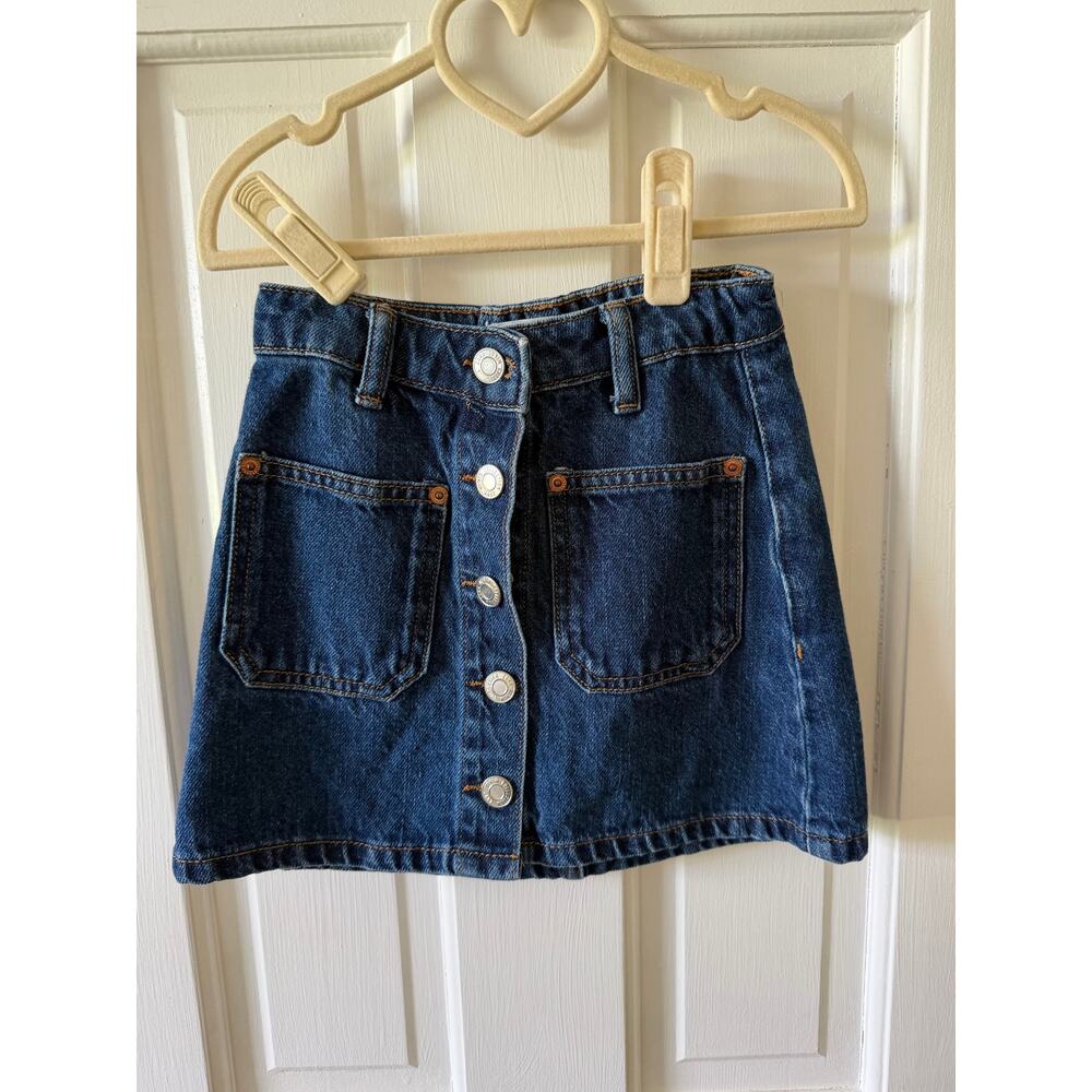 Zara girls denim skirt, button front (hidden snaps) size 6
